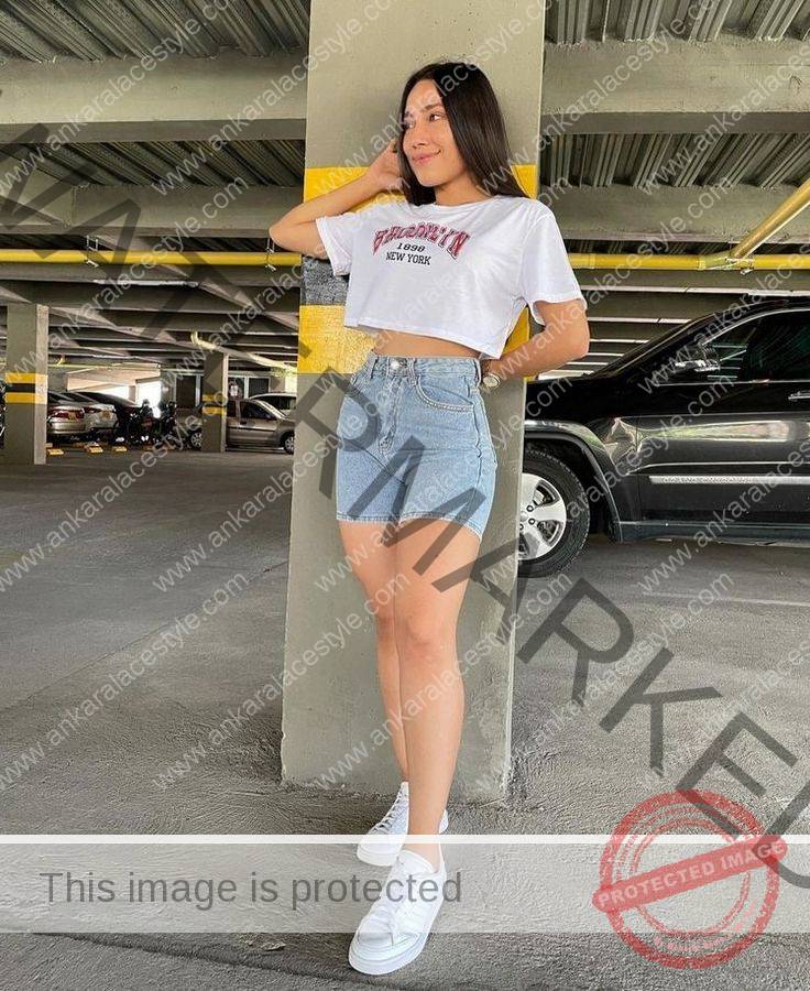 Can You Wear Crop Top In College